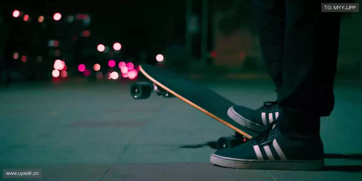 🎁 周边好物,把热爱穿在身上、握在手里!👕